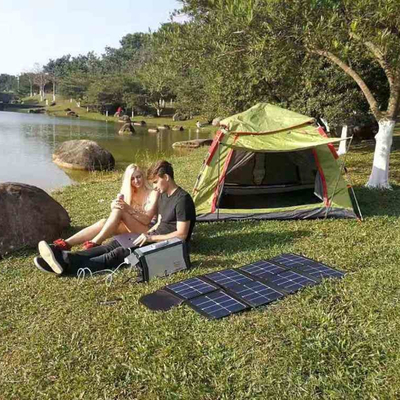 tomadas carregadas solares da C.A. do gerador de poder 220v do lítio 300W